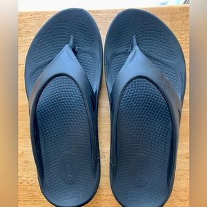 Men’s OOFOS Flip Flops 42 Men’s 9 Black